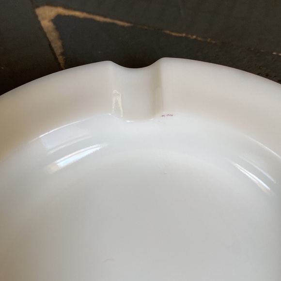 🦋Vintage🦋Westmoreland Milk Glass Hobnail Ashtray - Picture 4 of 5